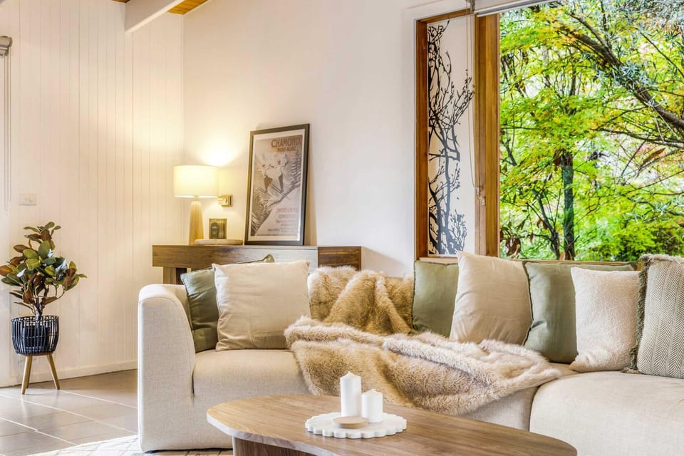 Bogong View Retreat - Spa, Sauna & Alpine Views House in Tawonga South