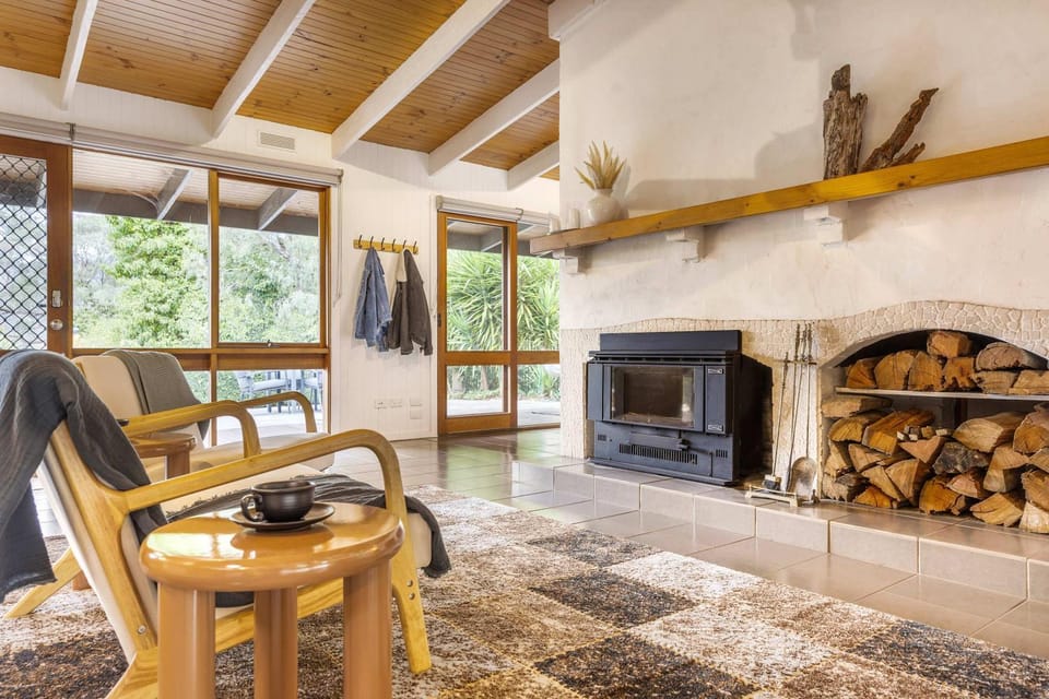 Bogong View Retreat - Spa, Sauna & Alpine Views House in Tawonga South
