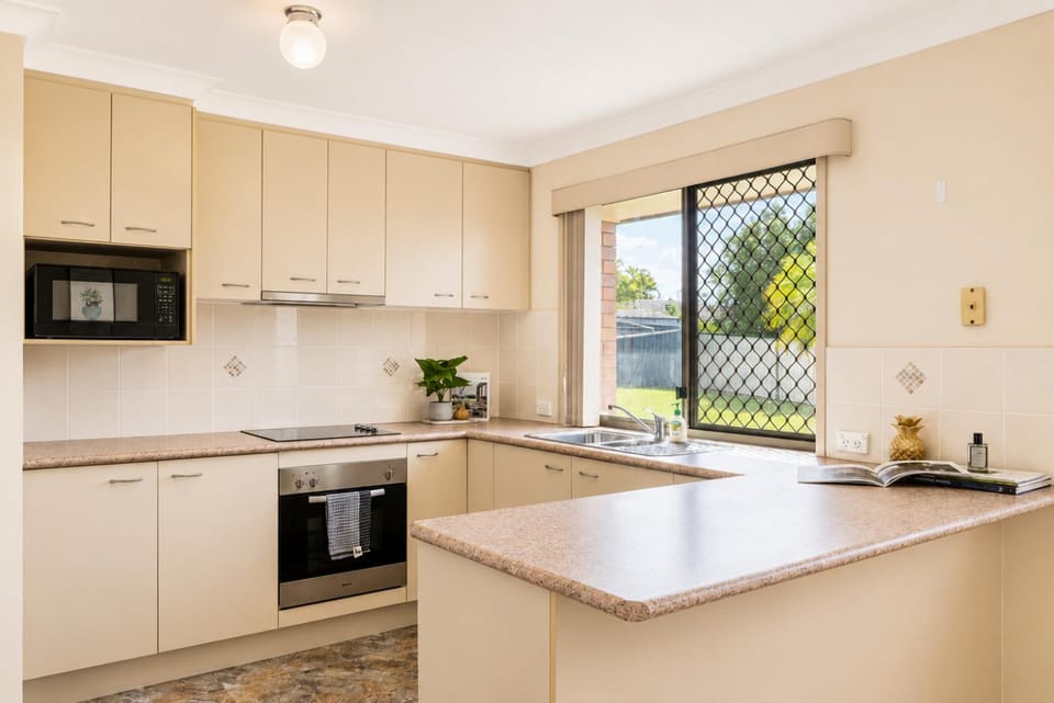 The Sunny Brick Cottage | Bright Home w/ Patio House in Brisbane