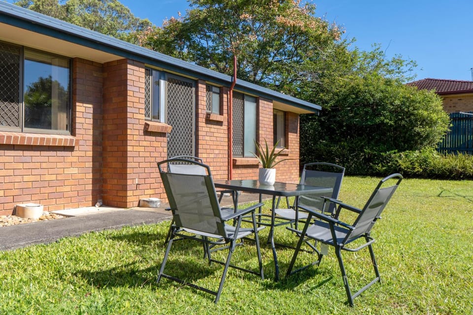 The Sunny Brick Cottage | Bright Home w/ Patio House in Brisbane