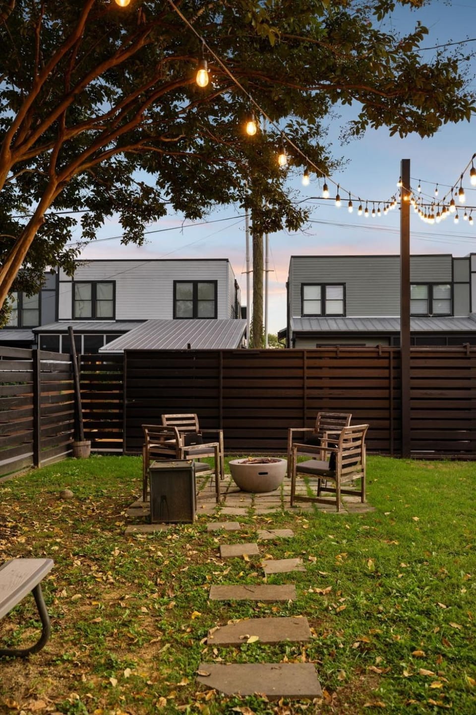 Speakeasy. East Nash. Hot tub. Mins to Broadway House in East Nashville