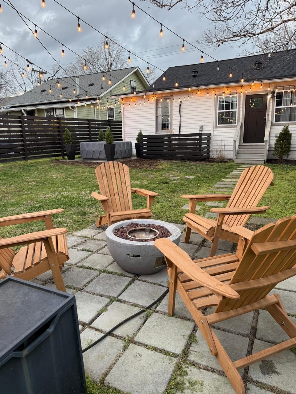 Speakeasy. East Nash. Hot tub. Mins to Broadway House in East Nashville