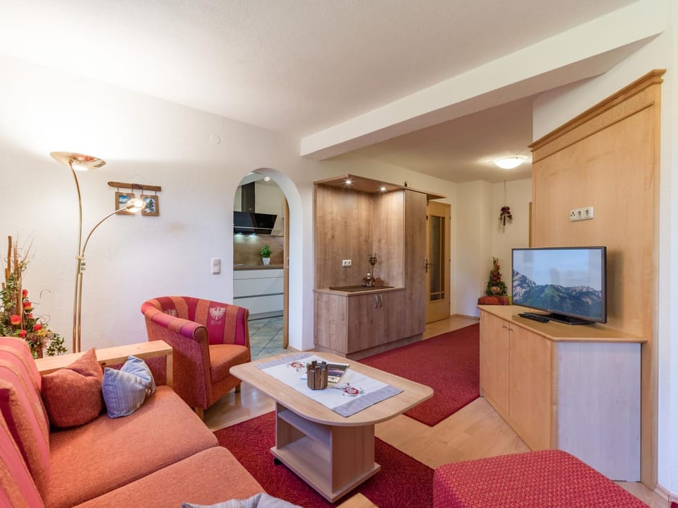 Communal lounge/ TV room, TV and multimedia, Living room, Bedroom