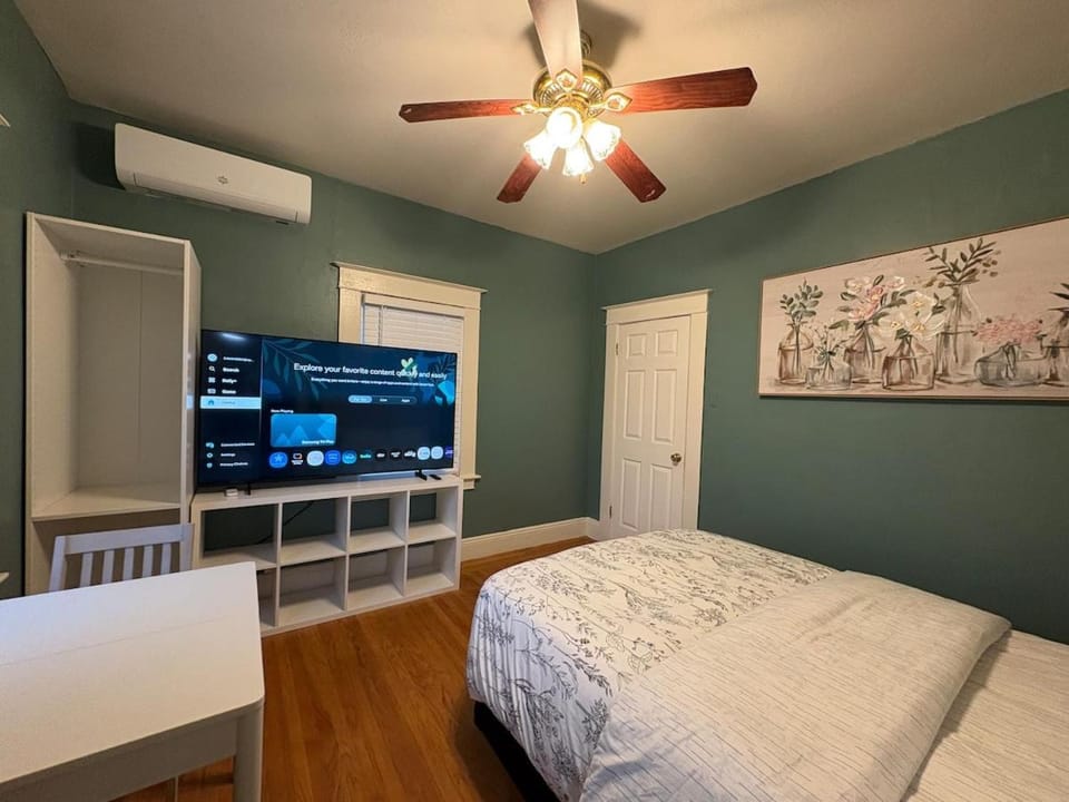 Private Suite with Dedicated Driveway 8-Min Walk to UCD Medical Center & Shriners House in Sacramento