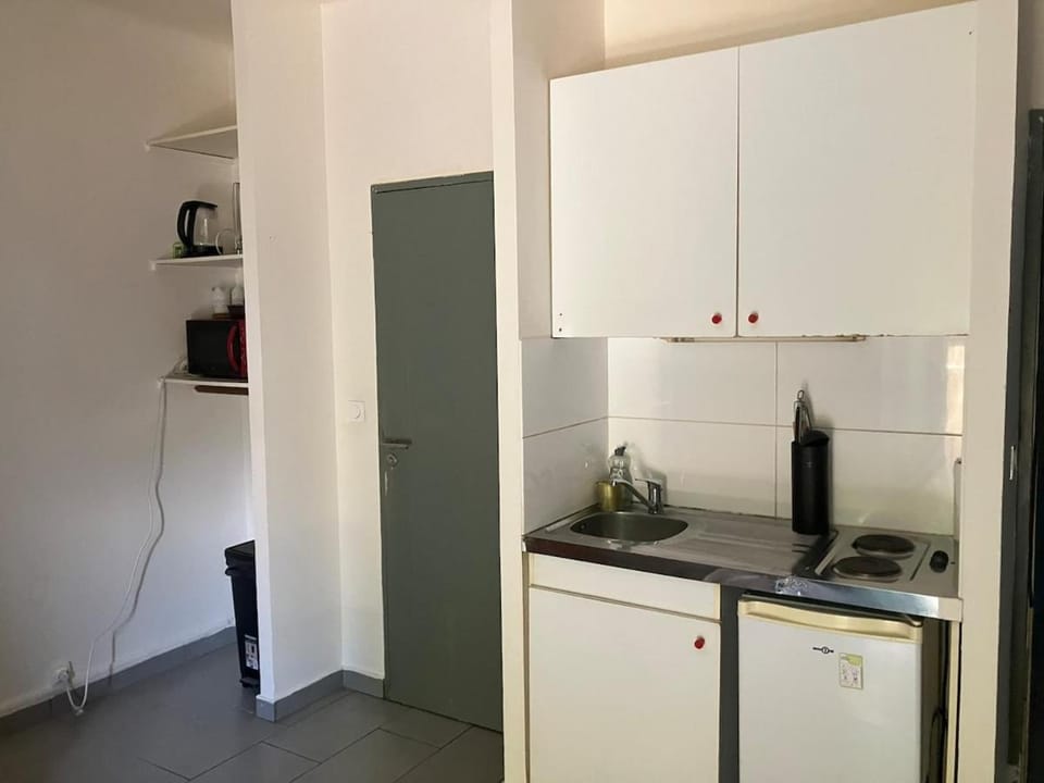 City studio with patio Apartment in Villeurbanne