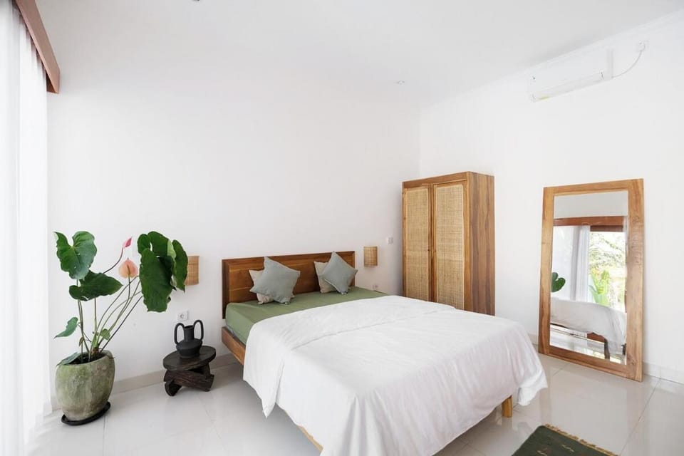 Canggu Peaceful 3BR Villa with Pool, 5 mins to beach Villa in North Kuta