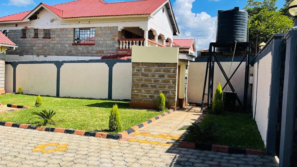 Property building, Spring, Day, Garden, Garden view