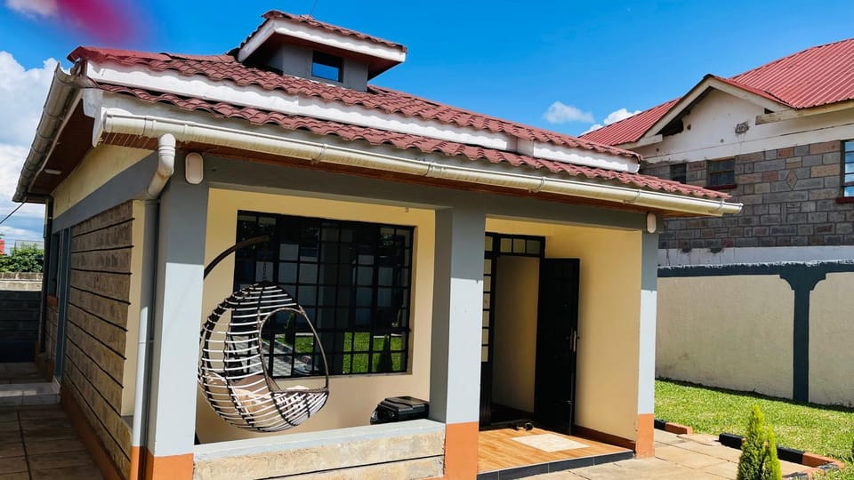 Property building, Patio, Day, Balcony/Terrace