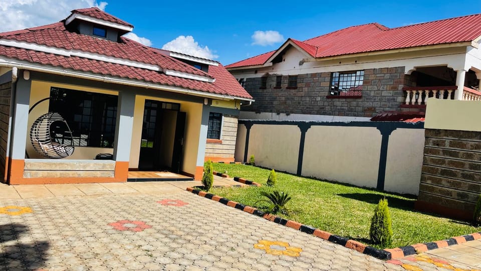 Property building, Patio, Spring, Day, Garden, View (from property/room), Balcony/Terrace, Garden view, Inner courtyard view