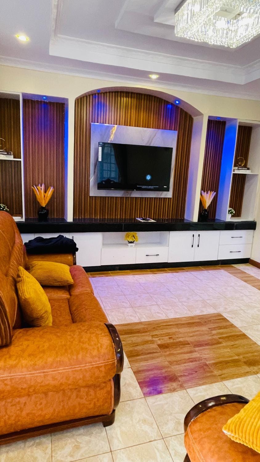 Communal lounge/ TV room, Communal lounge/ TV room, TV and multimedia, Living room, Seating area, Evening entertainment