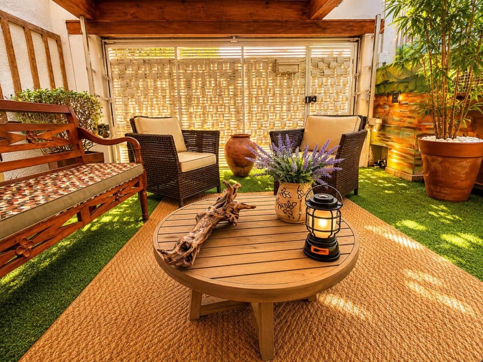 Day, Balcony/Terrace, Seating area