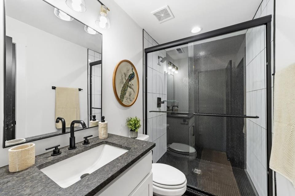 1BD Modern Condo - Downtown Walkable to F&M Bank Arena Apartment in Clarksville