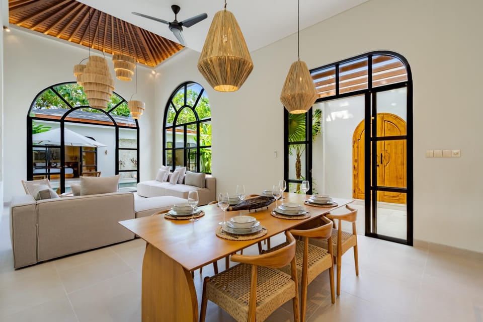 Bed, Living room, Seating area, Bedroom