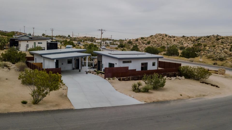 Property building, Day, Street view