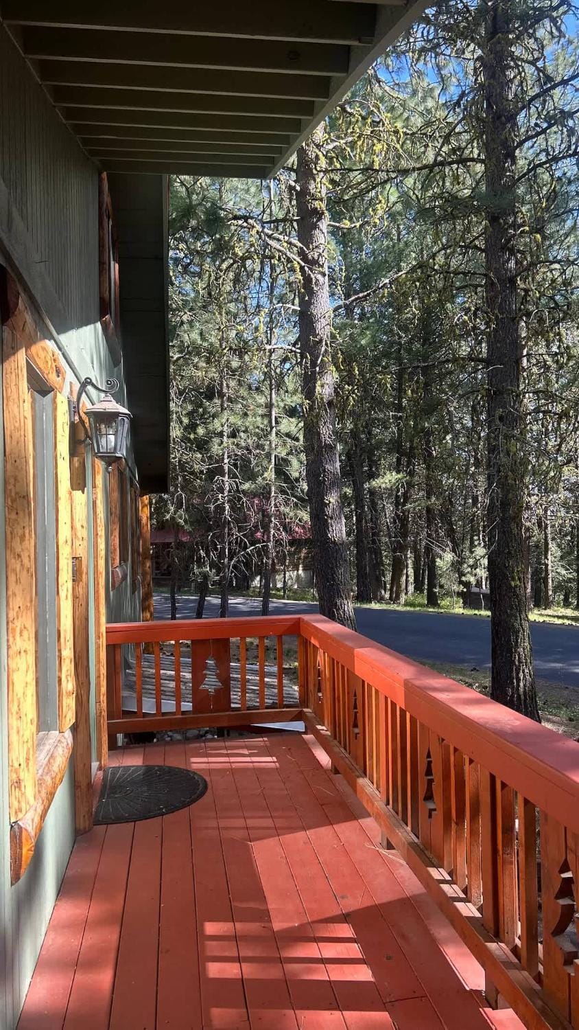 Moose Lodge 3 Level Sleeps 16 5 Min to Lake House in McCall