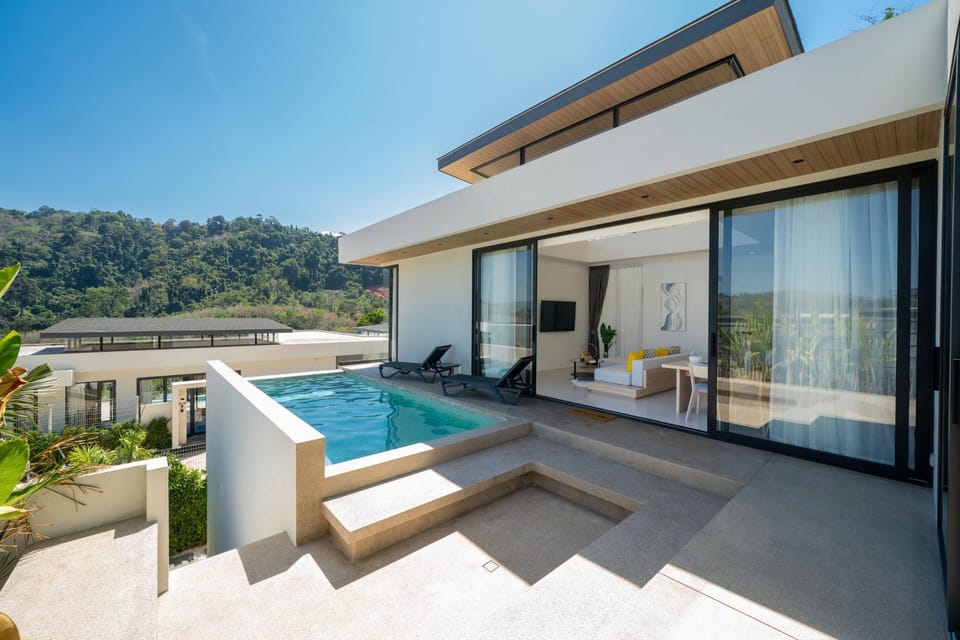 Balcony/Terrace, Mountain view, Pool view