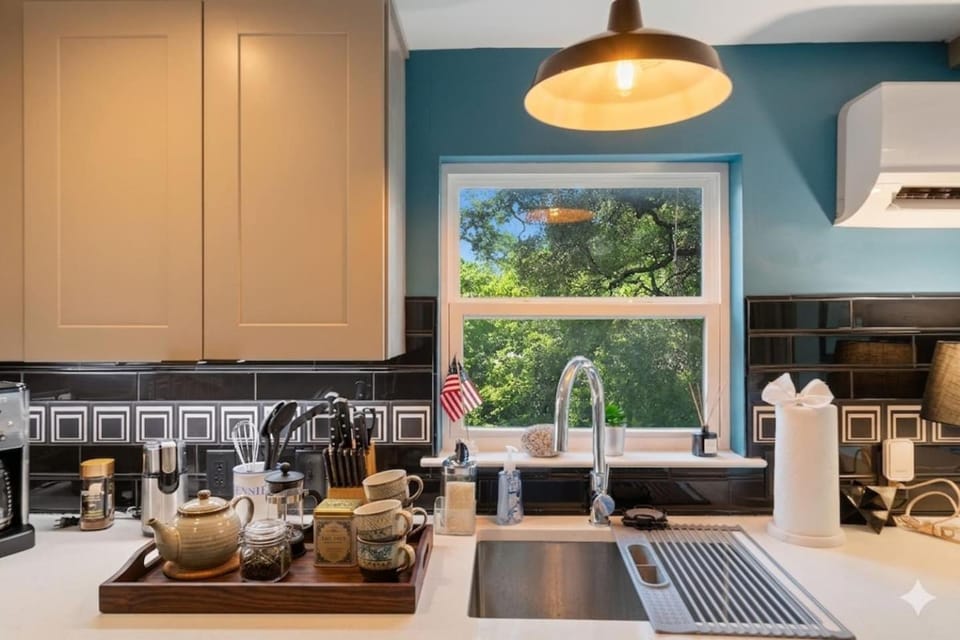 Coffee/tea facilities, Kitchen or kitchenette, dishwasher