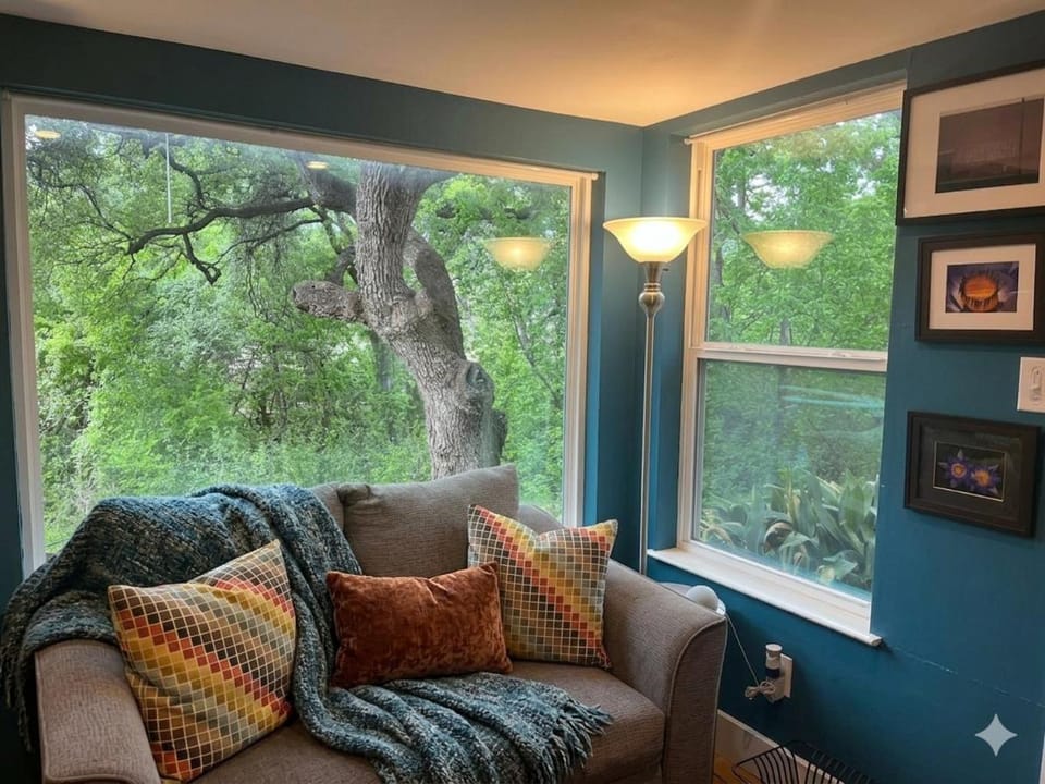 Garden, Living room, Seating area