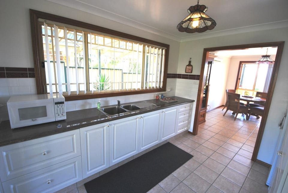 Coffee/tea facilities, Kitchen or kitchenette, Dining area
