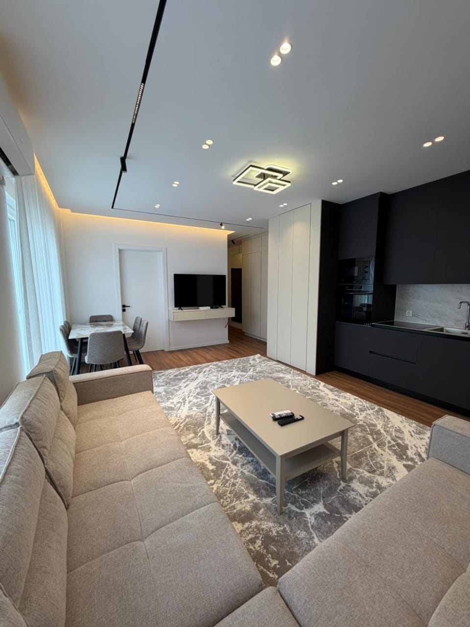 Communal lounge/ TV room, TV and multimedia, Living room, Seating area, Evening entertainment