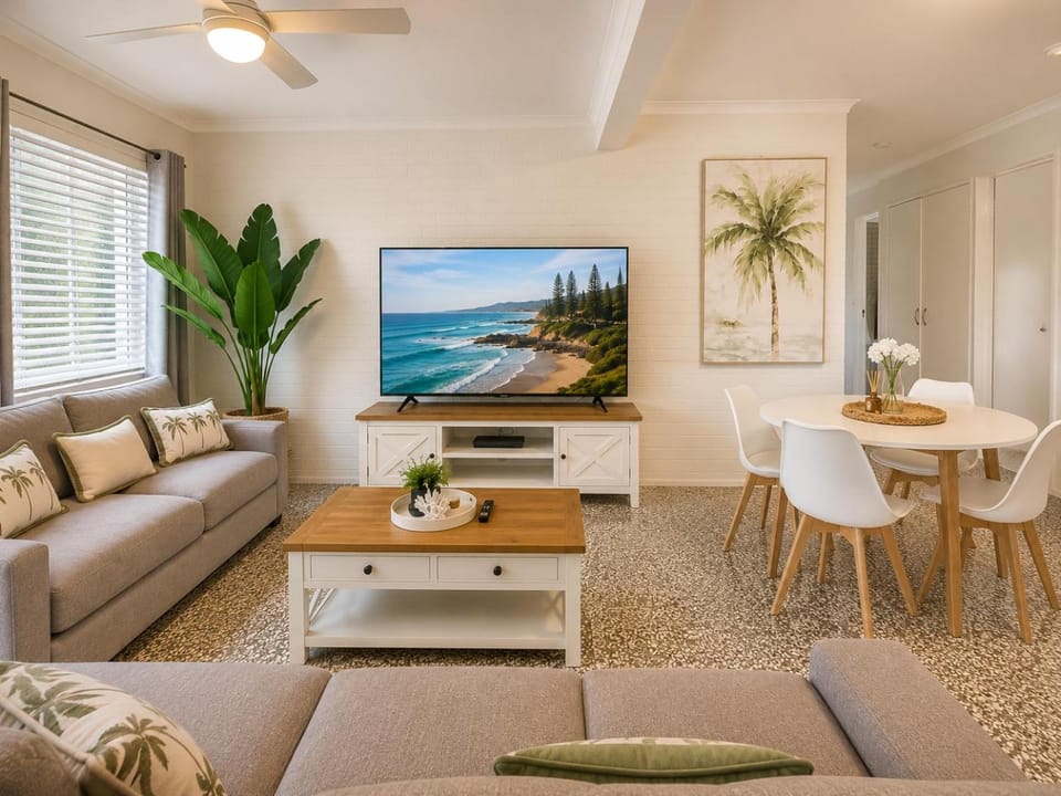 TV and multimedia, Living room, Photo of the whole room, Seating area, Dining area