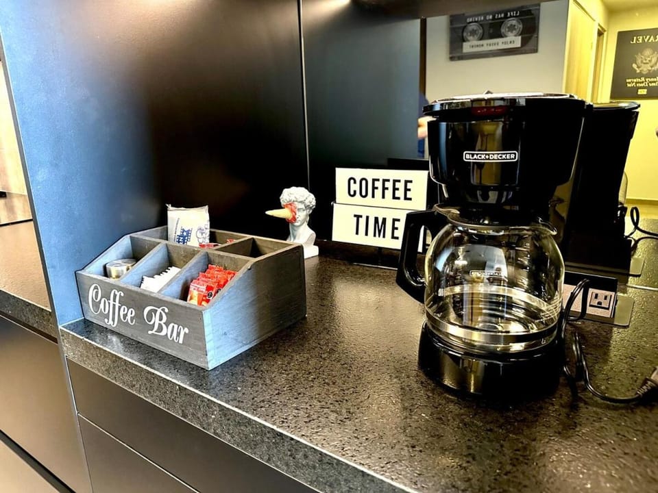 Coffee/tea facilities, Kitchen or kitchenette, Text overlay, heating