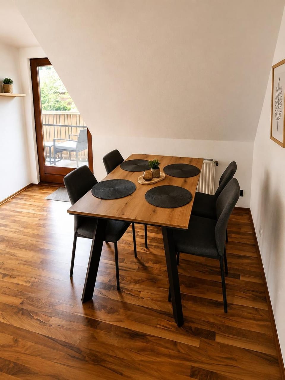 Seating area, Dining area, kitchen