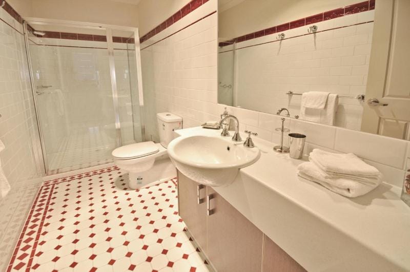 Carnarvon St - Stylish & Comfortable Urban Stay Bed and Breakfast in Melbourne