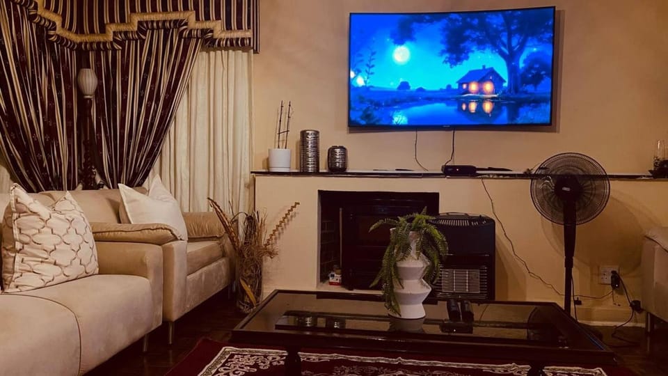 Communal lounge/ TV room, TV and multimedia, Living room, fireplace