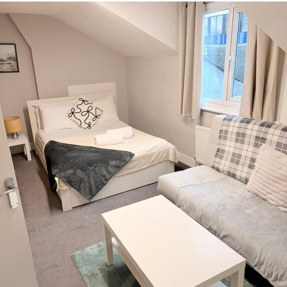 Bed, Seating area, Bedroom
