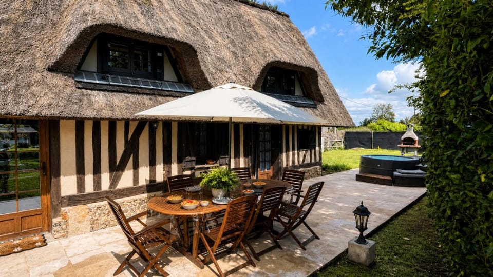 Au Bonheur Du Chaume House in Normandy