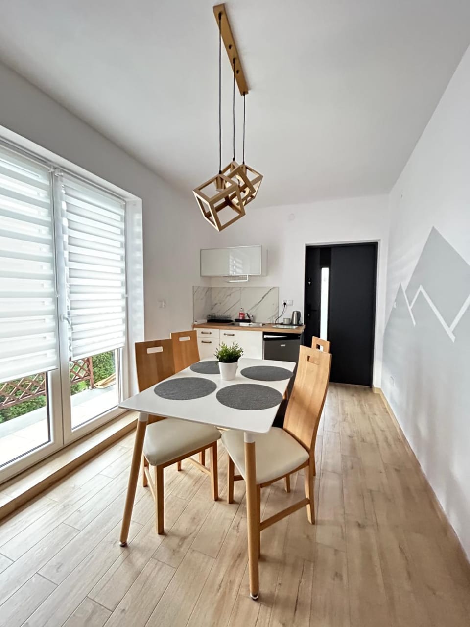 Kitchen or kitchenette, Seating area, Dining area