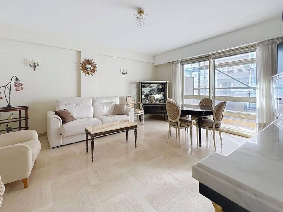 T3 spacieux Antibes centre avec doubles balcon Apartment in Antibes