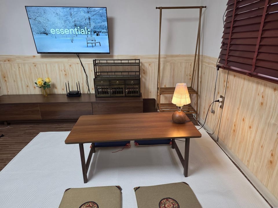 8, Korean traditional style house, near hongdae Apartment in Seoul