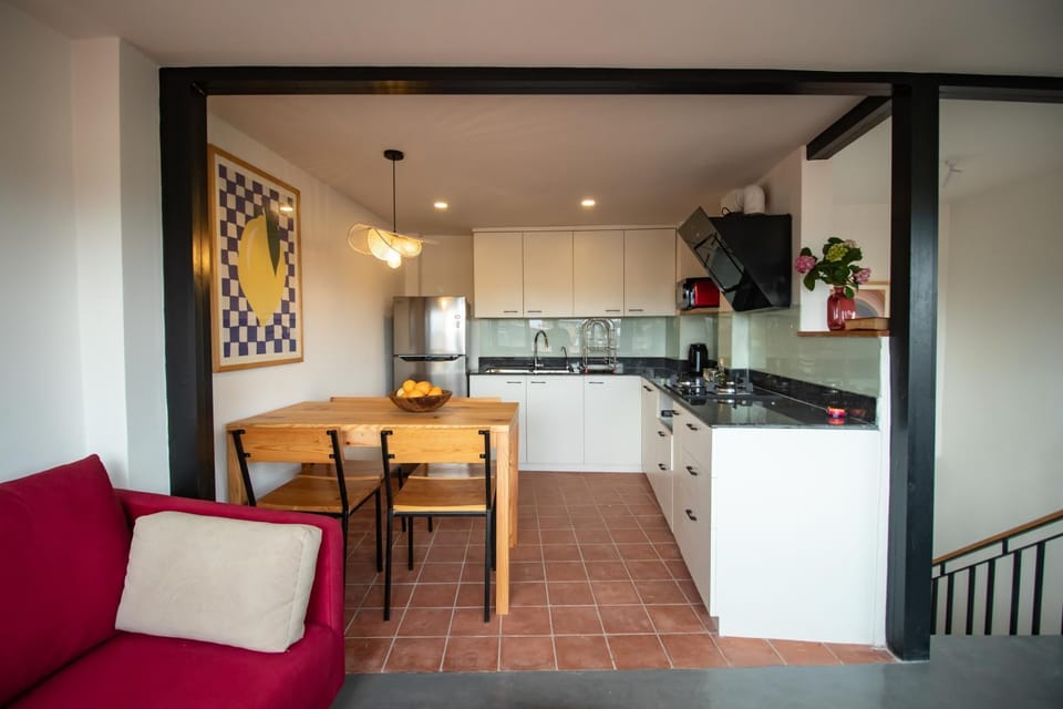 Dining area, kitchen
