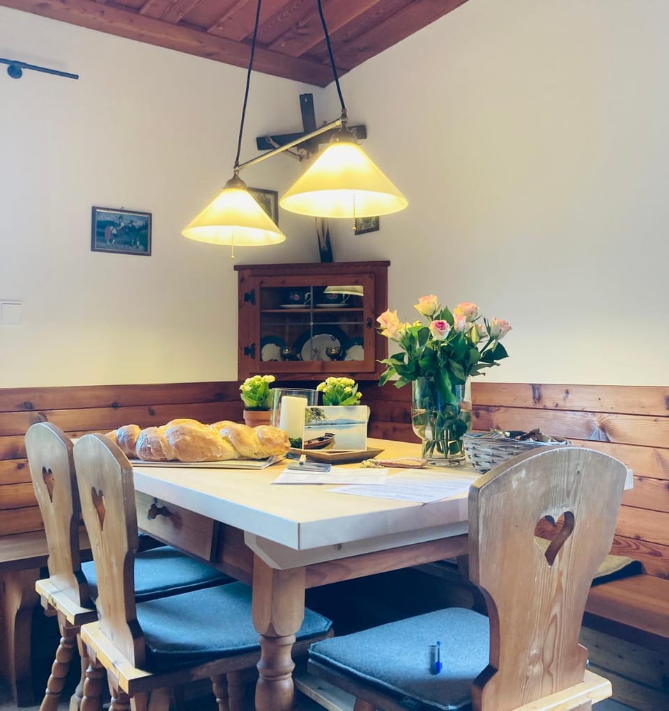 Ferienhaus Klara - Wohnen am Staffelsee mit Garten, Badeplatz & Ruderboot House in Murnau am Staffelsee