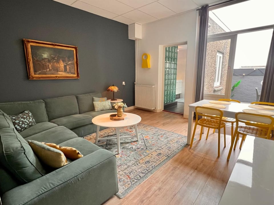 Bathroom, Balcony/Terrace, Living room, Seating area, Dining area