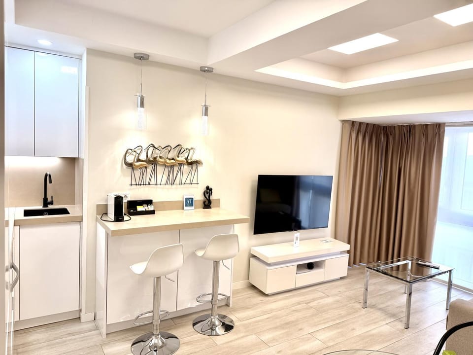 Communal lounge/ TV room, TV and multimedia, Lounge or bar