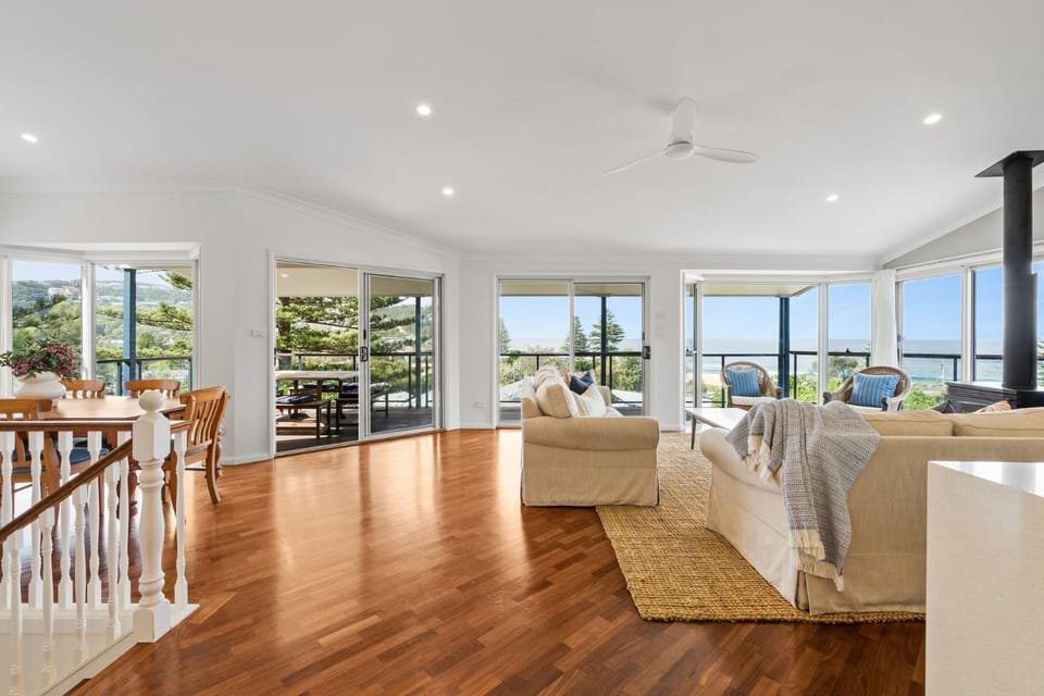 View (from property/room), Balcony/Terrace, Living room, Seating area, Dining area