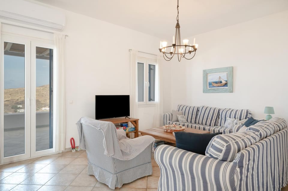 Beach house in Tinos island House in Decentralized Administration of the Aegean