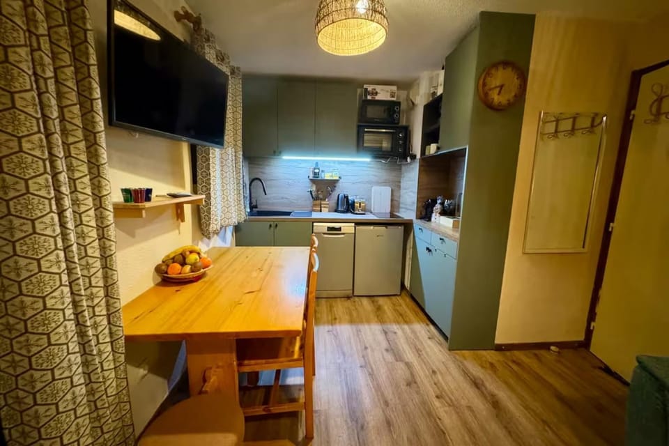 Charming apartment with garden and private parking Apartment in Le Monêtier-les-Bains