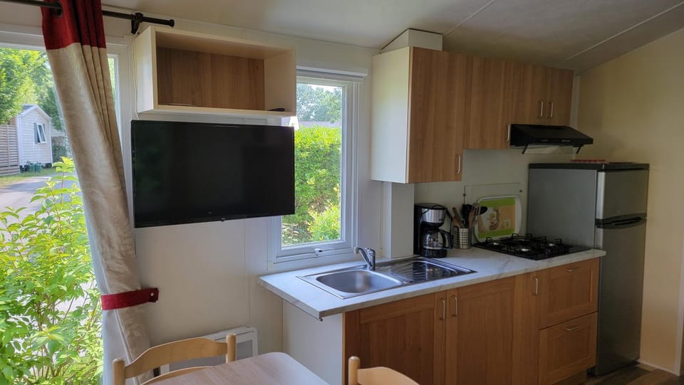 TV and multimedia, Coffee/tea facilities, Kitchen or kitchenette, stove
