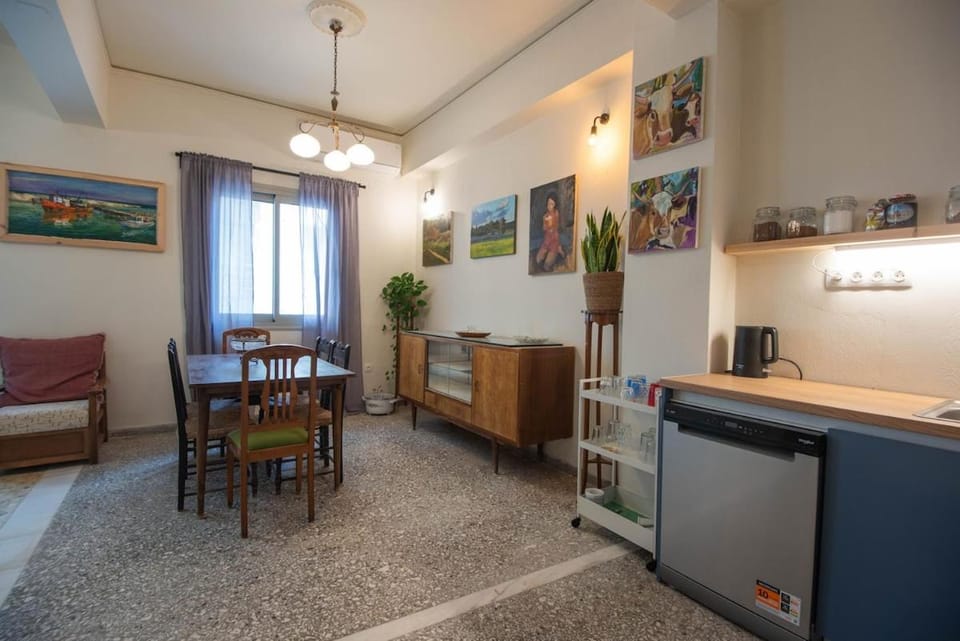 Kitchen or kitchenette, Living room, Seating area, Dining area, oven, stove