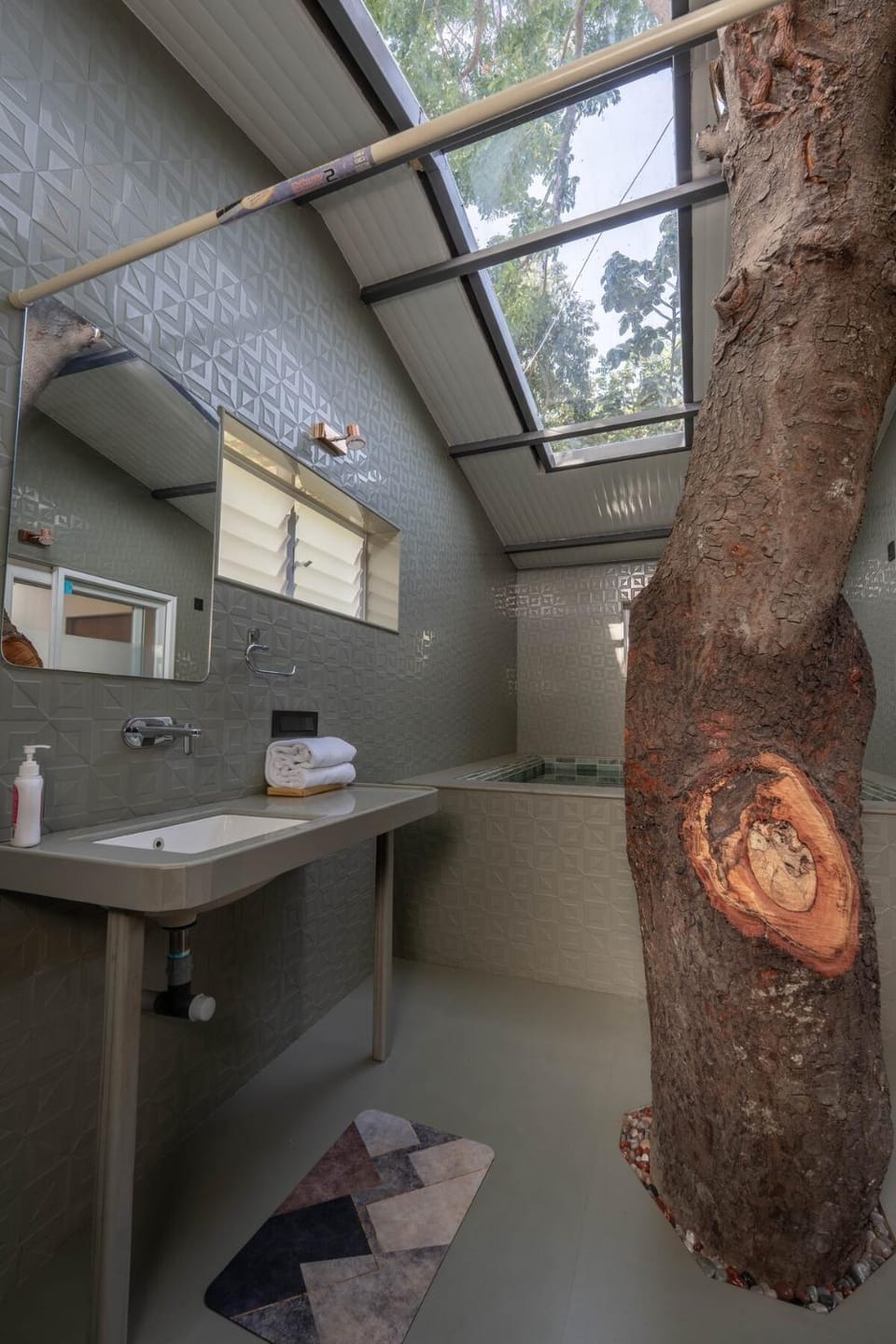 Treehouse Cozy Nature Retreat - by Vivasa Villas Apartment in Maharashtra