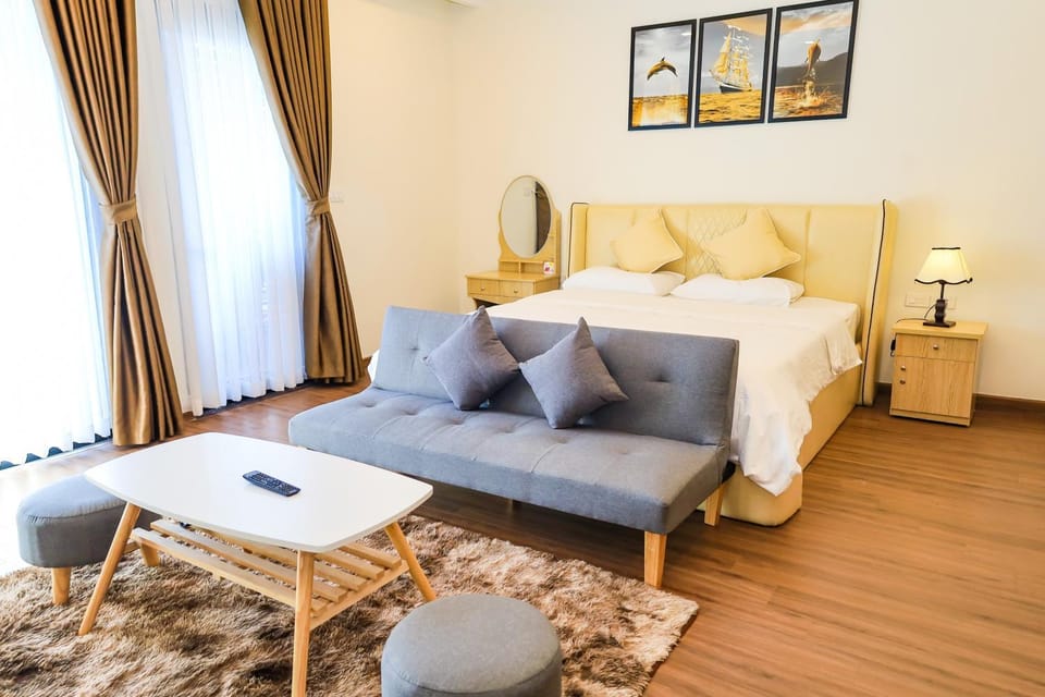 Bed, Living room, Photo of the whole room, Seating area, Bedroom