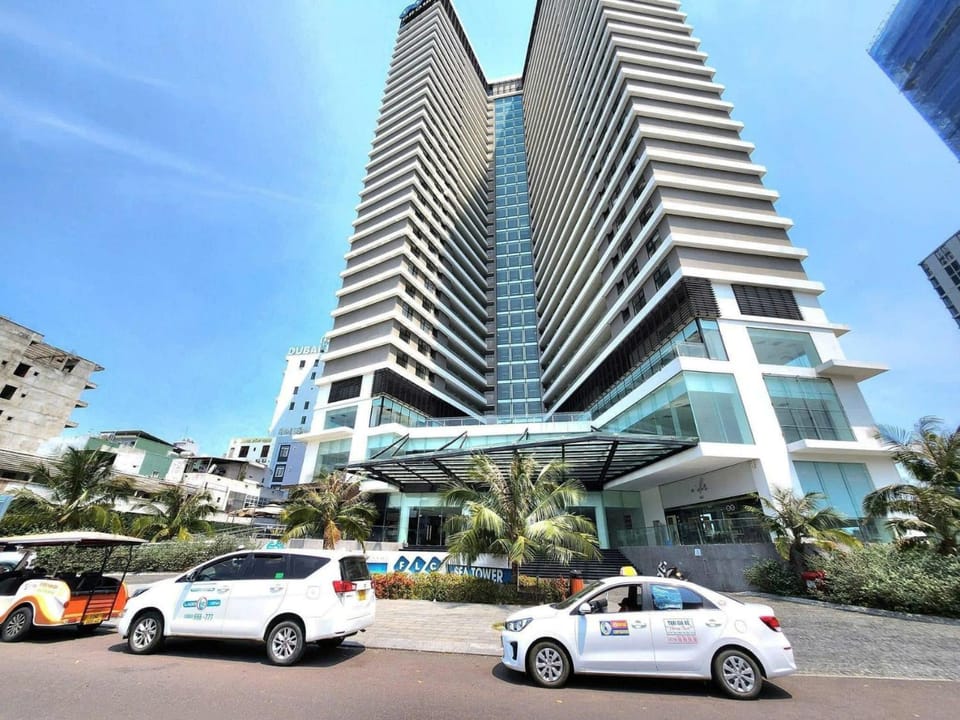 Property building, City view, Location, Parking