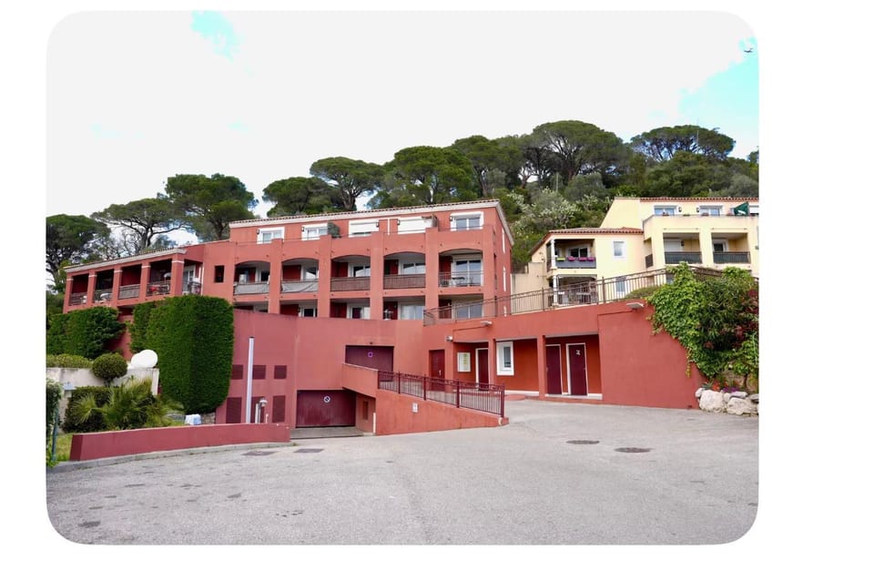 Studio avec terrasse et parking a 15 min Cannes Apartment in Cannes