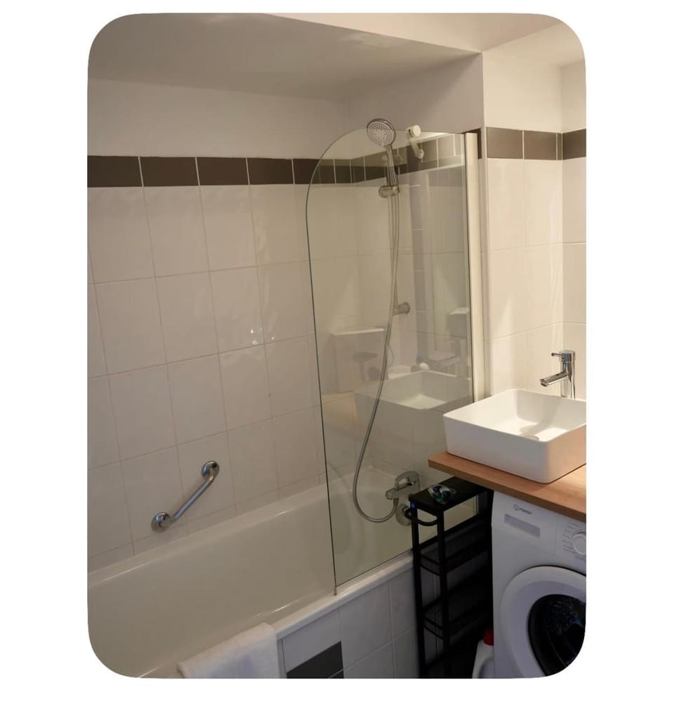 Studio avec terrasse et parking a 15 min Cannes Apartment in Cannes