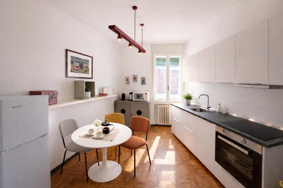 Coffee/tea facilities, Kitchen or kitchenette, Dining area, dishwasher, oven, stove, toaster