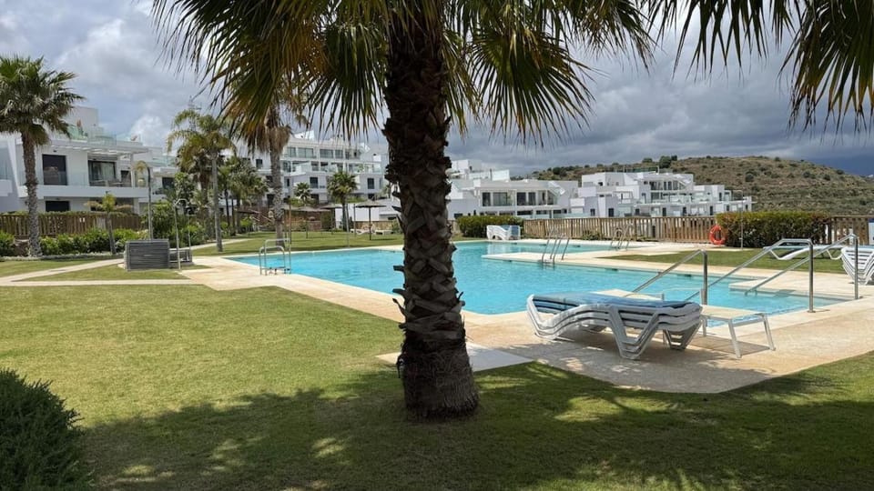 Off site, Swimming pool, sunbed